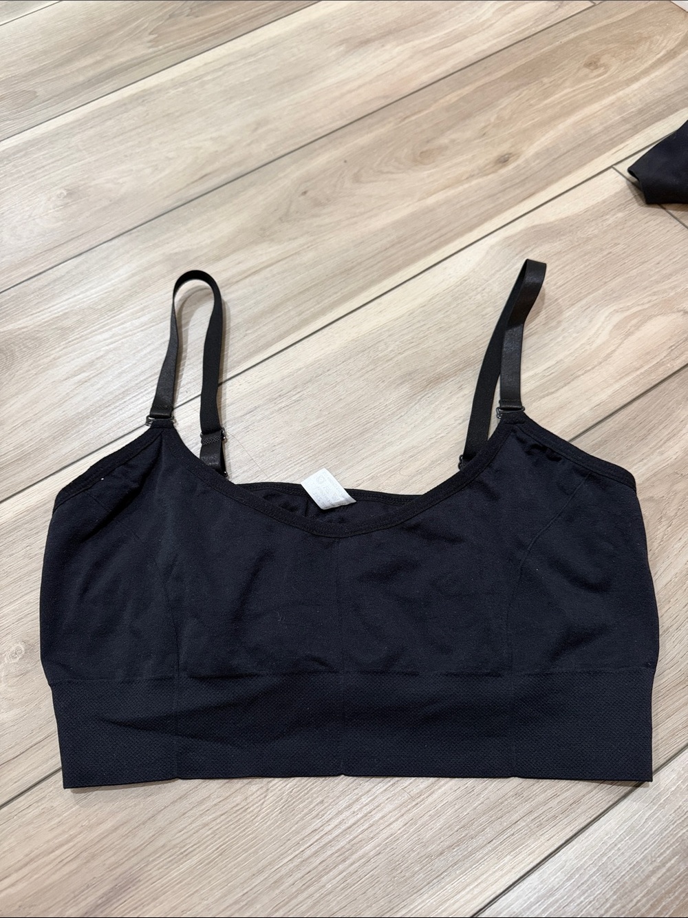 Women’s sports bra with Adjustable Straps